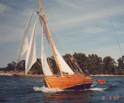 Kosterbåten s/y Falken vid Husarö